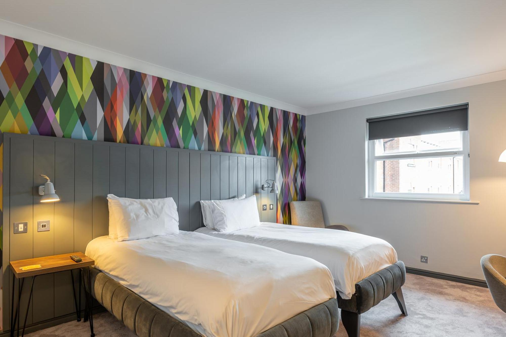 Village Hotel Cardiff Eksteriør bilde