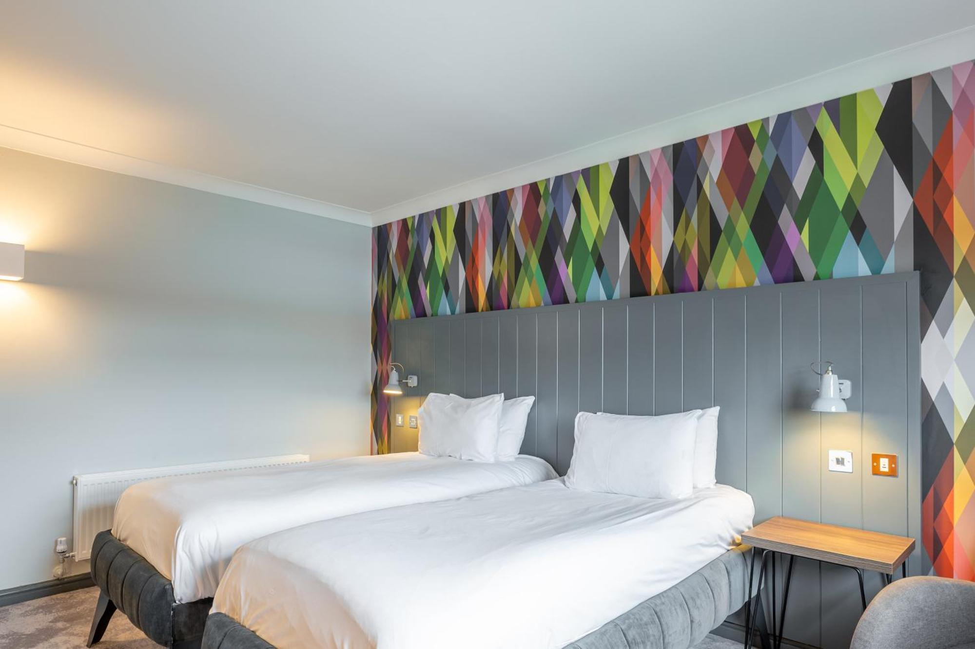Village Hotel Cardiff Eksteriør bilde